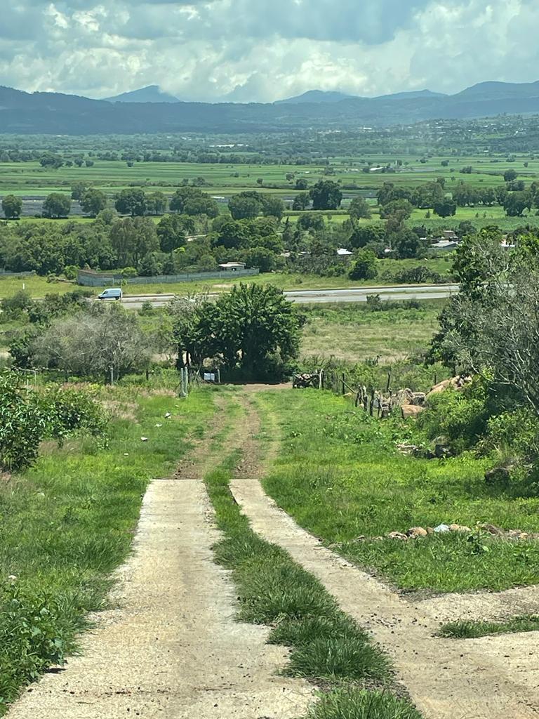 Terrenos cerca de Tiripetio de 9x20mt, a 200mt de la autopista a Pátzcuaro